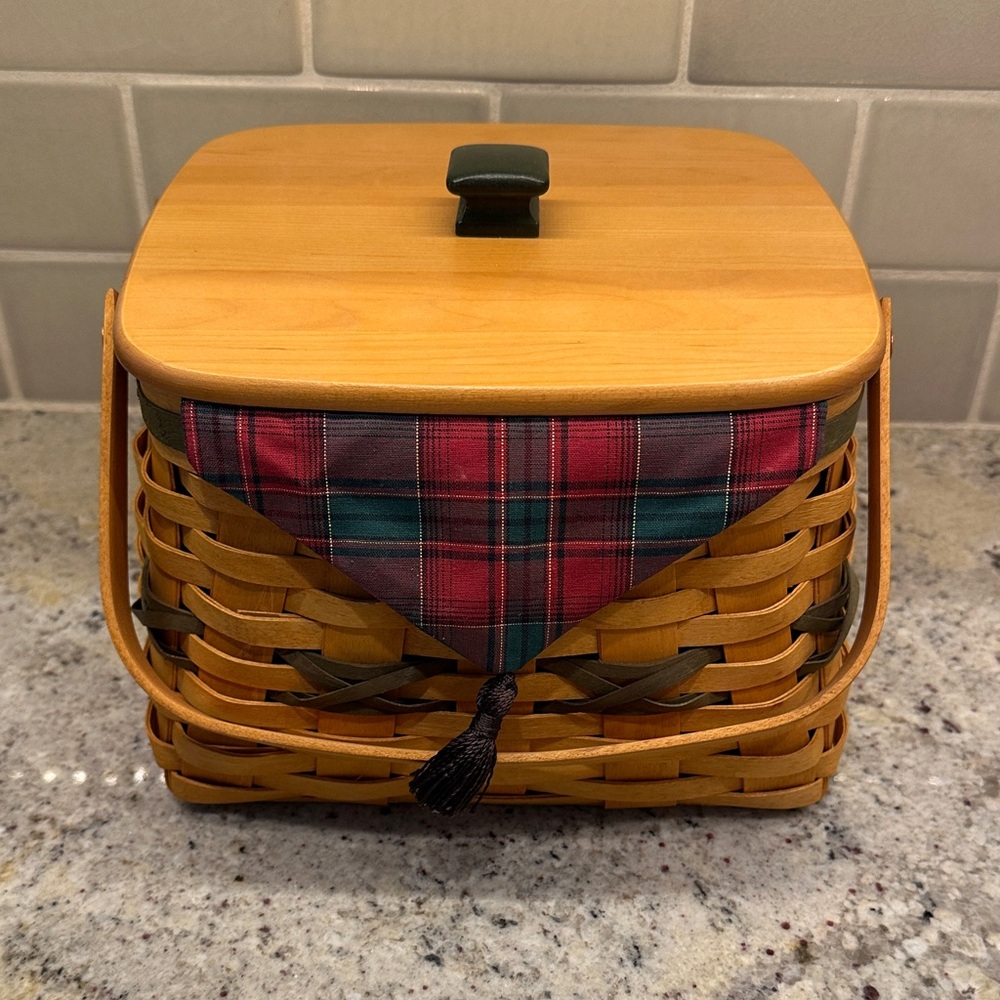 Woven Picnic Basket with Plaid Lining Christmas Deck The Halls Basket